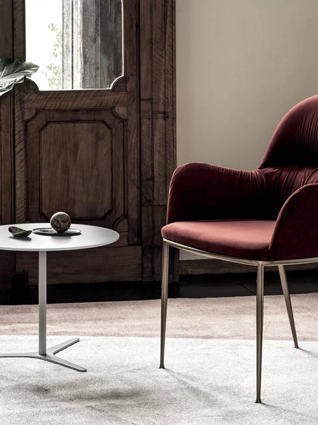 Tavolino Elica con top in cristallo e base in acciaio di Bontempi