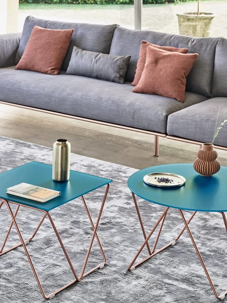 Tavolino Flexus con top in cuoio di Bontempi