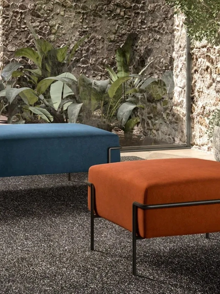 Pouf Jaris in microfibra di Doimo Salotti