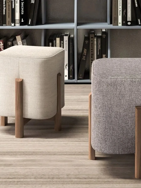 Pouf Kip in tessuto e legno di Doimo Salotti