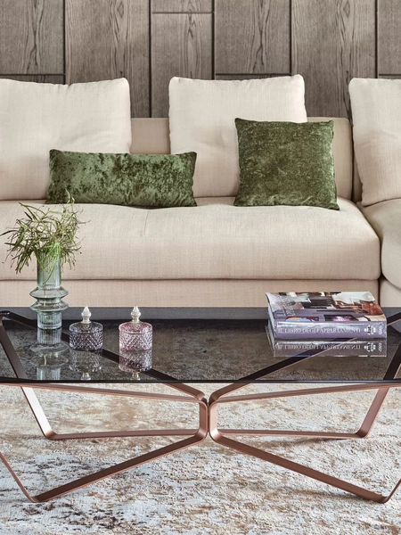 Tavolino Loop con top in cristallo e base in acciaio laccato di Bontempi