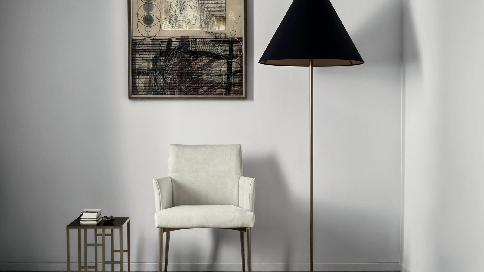 Tavolino Manhattan con top in cristallo e struttura in acciaio laccato di Bontempi