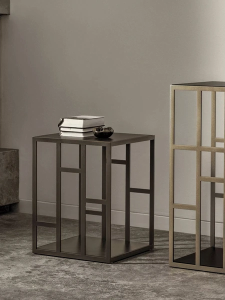 Tavolino Manhattan con top in cristallo e struttura in acciaio laccato di Bontempi