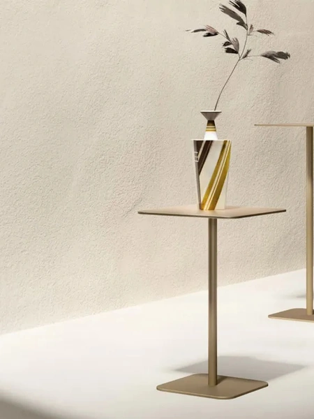 Tavolino Mattia in metallo di Doimo Salotti