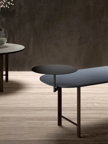 Tavolino di design Raul in MDF laccato o laminam di Doimo Salotti