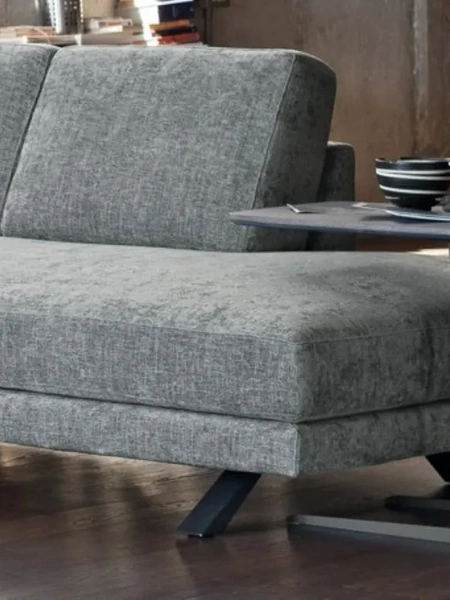 Tavolino da divano con struttura in metallo e top in laccato opaco Roy di Doimo Salotti