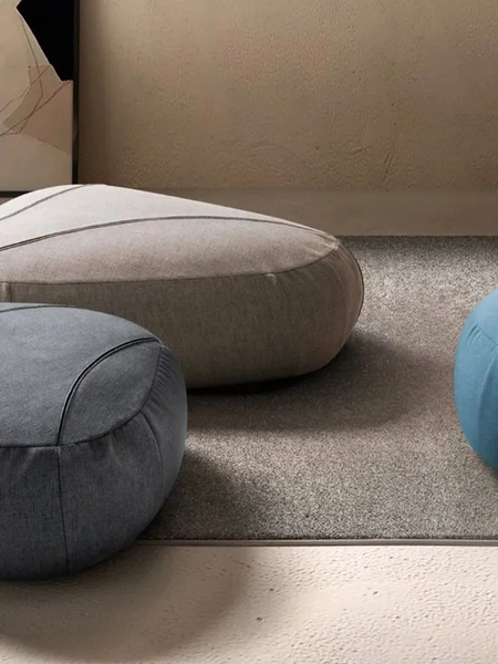 Pouf Sassi in tessuto di Doimo Salotti