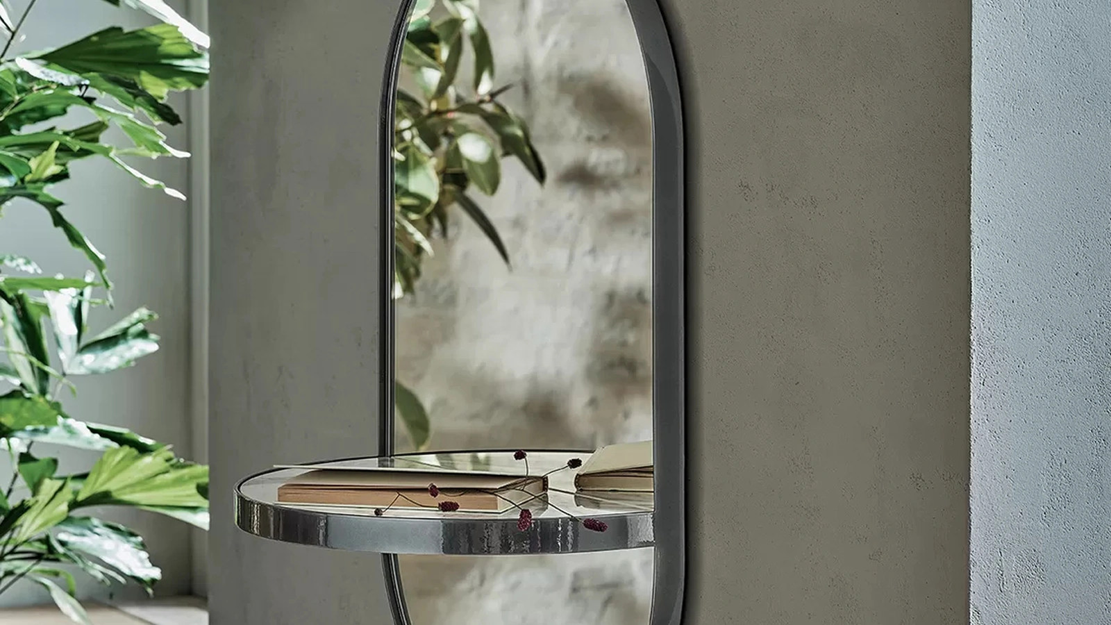 Specchio ovale con mensola in SuperMarmo e struttura in acciaio laccato Pill di Bontempi