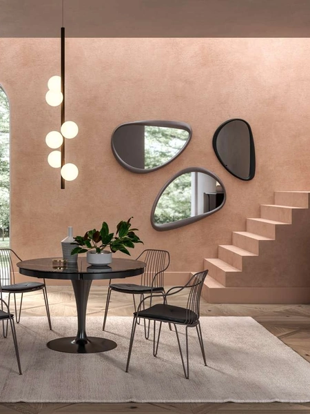 Specchio sagomato Soho con cornice in pelle di Ozzio