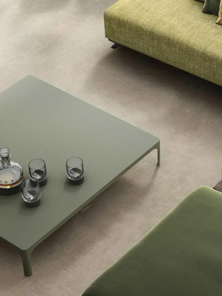 Tavolino minimal in metallo Spencer di Doimo Salotti