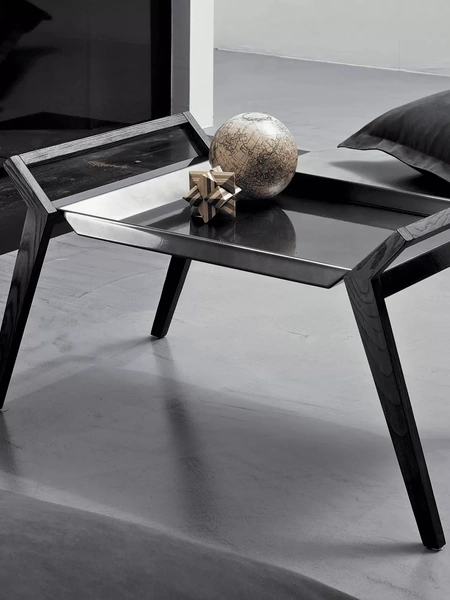 Tavolino Tiffany con top in acciaio laccato e base in legno massello di Bontempi