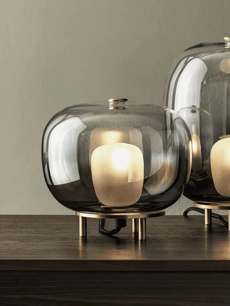 Lampada Blow da tavolo in vetro con base in ottone di Bontempi