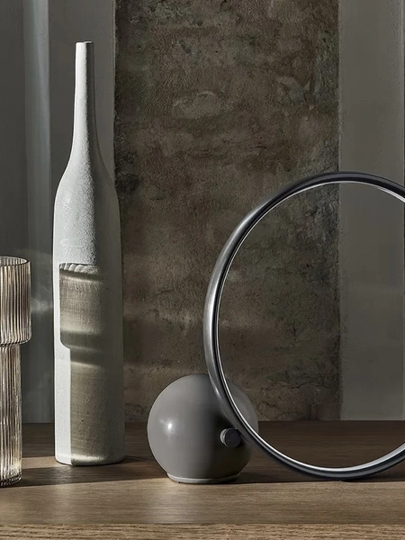 Lampada Circle da tavolo in acciaio laccato antracite di Bontempi