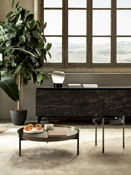 Lampada da tavolo Stone in vetro sfumato bianco con base in acciaio laccato di Bontempi