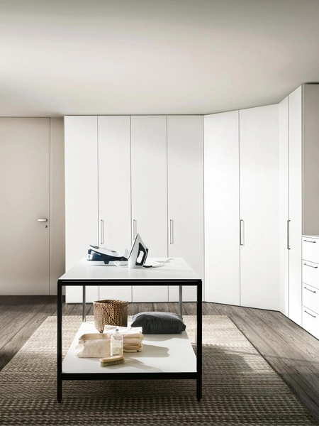 Armadio Intermezzo ad angolo per Lavanderia in laccato Bianco di Adok