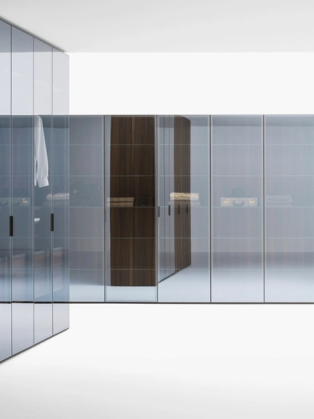 Armadio Freedhome con ante battenti in vetro e legno di Caccaro