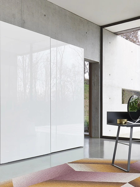 Armadio con ante scorrevoli in laccato Bianco lucido Breccia di Sangiacomo