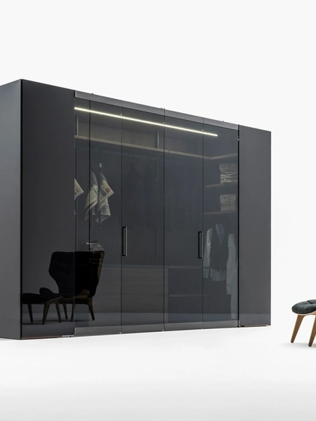 Cabina Armadio Freedhome compatta autoportante in vetro e laccato nero lucido Camerino Vetro di Caccaro