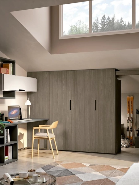 Armadio con ante battenti scalare per mansarda Composizione 16 di Ferrimobili