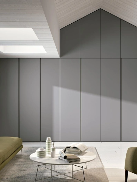 Armadio su misura per mansarde con doppia inclinazione Composizione 27 di Ferrimobili