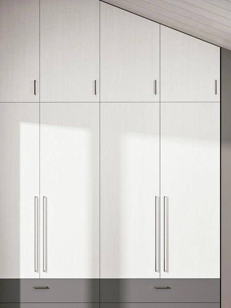 Armadio per mansarda con ante battenti e cassetti Composizione 34 di Ferrimobili