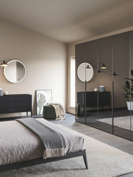 Armadio con 6 ante battenti a specchio Crystal di Novamobili