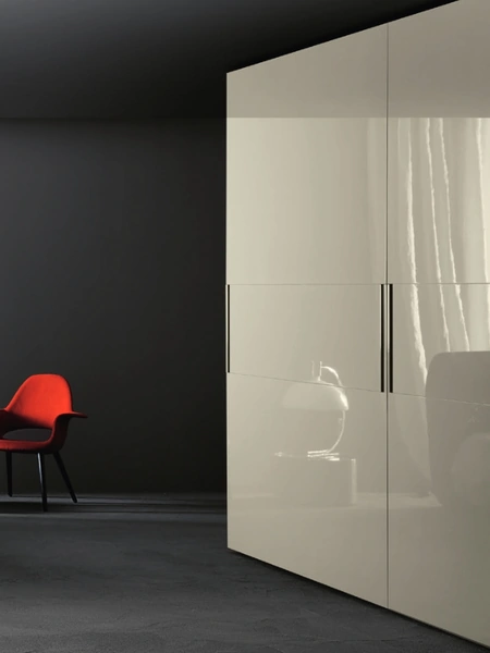 Armadio con ante scorrevoli Hill Complanare in laccato lucido di Sangiacomo