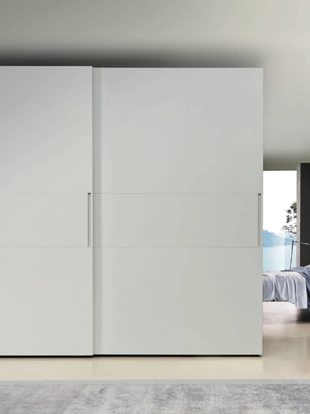 Armadio con ante scorrevoli in laccato opaco Hill di Sangiacomo