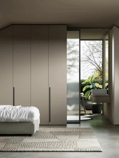 Armadio Intermezzo ad anta battente Mansardato in laccato opaco finitura Fango di Adok