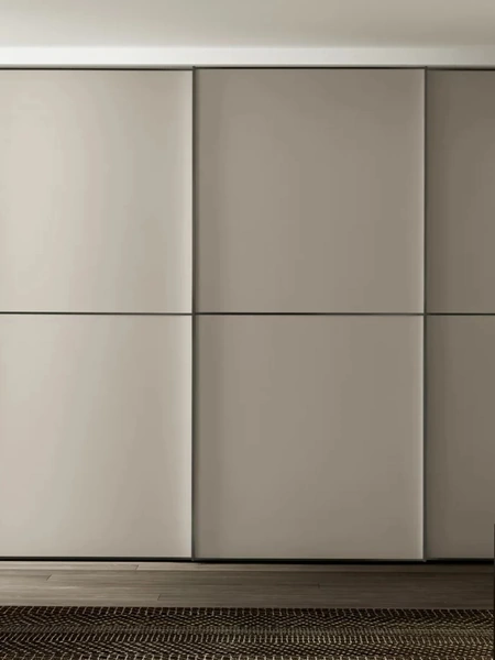 Armadio Intermezzo con ante scorrevoli Essential di Adok