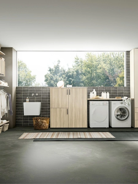 Armadio su misura in melaminico e laccato opaco Intermezzo per Lavanderia di Adok