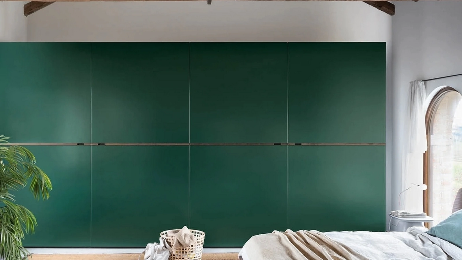 Armadio con anta scorrevole complanare verde foglia Middle di Novamobili
