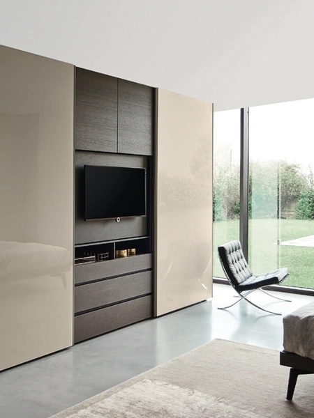 Armadio con ante scorrevoli in laccato lucido Odeon di Sangiacomo