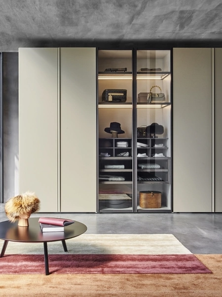 Armadio Scrigno Laccato con ante centrali in vetro di Sangiacomo