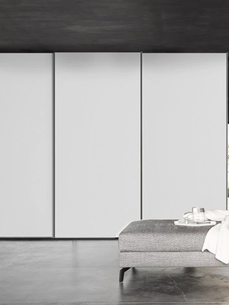 Armadio con ante scorrevoli in laccato Bianco opaco Sinua di Sangiacomo