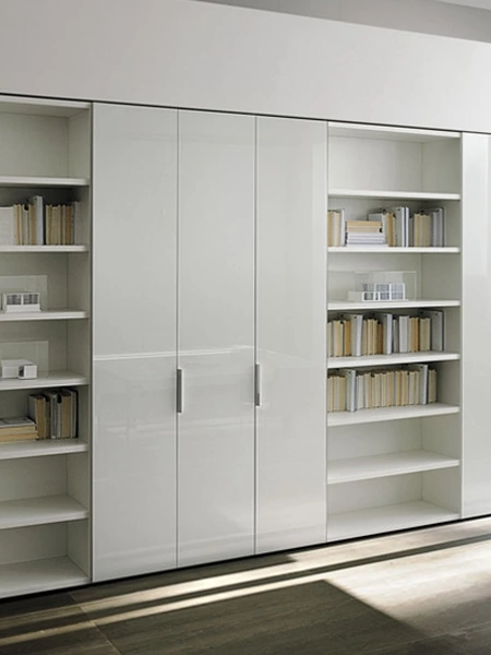 Armadio con anta battente Vitria in Vetro laccato bianco di Sangiacomo
