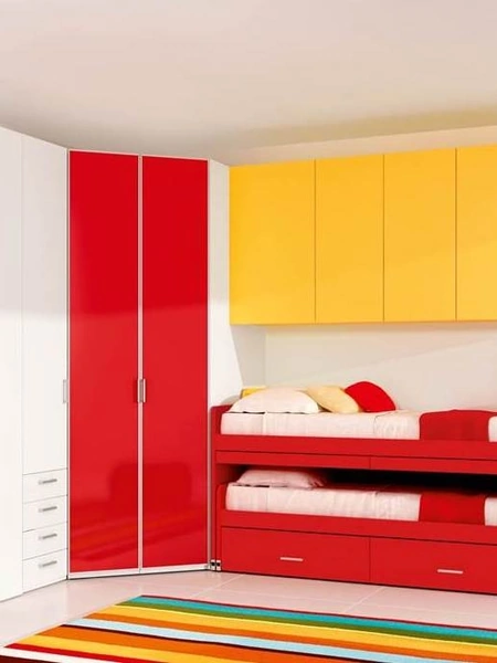 Cameretta per Ragazzi 634 a ponte con armadio angolare e due letti, di cui uno estraibile di Ferrimobili