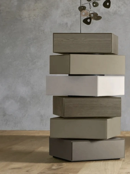 Cassettiera Domino Giro in laccato e legno di Sangiacomo