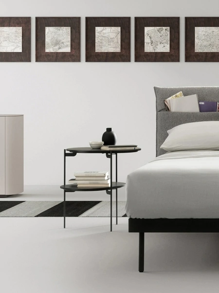 Comodino Loto in laccato e metallo di Caccaro