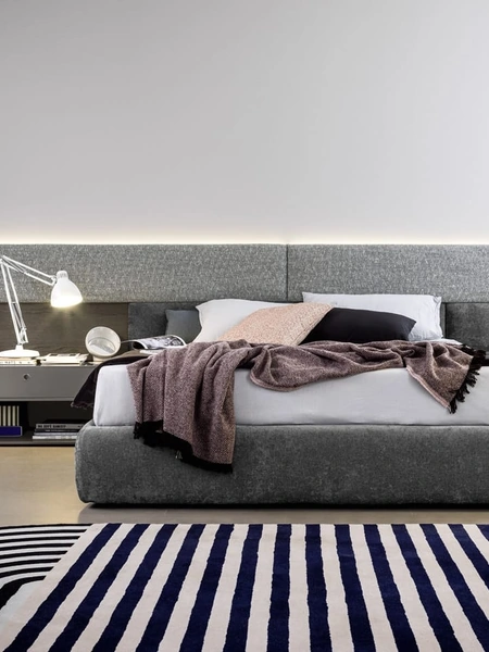 Comodino Square in laccato e metallo di Novamobili