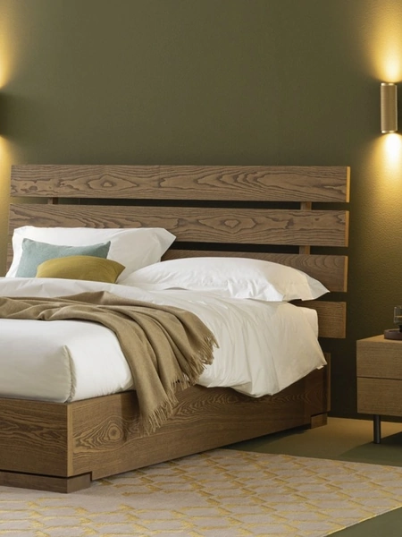 Comodino Vasto 68 con 2 cassetti in legno con piedini in metallo di Oggioni