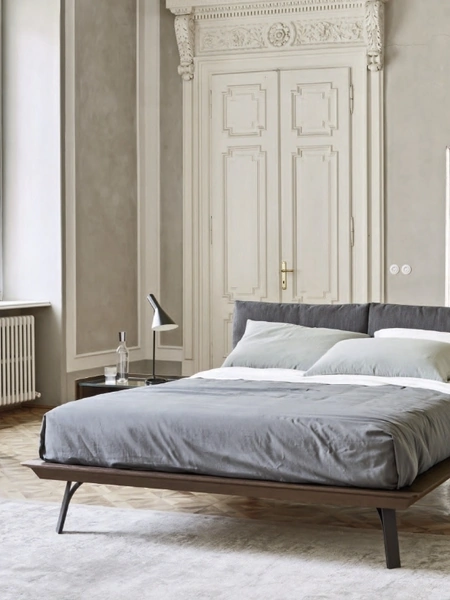 Letto matrimoniale Abbraccio in legno con cuscini imbottiti di Sangiacomo