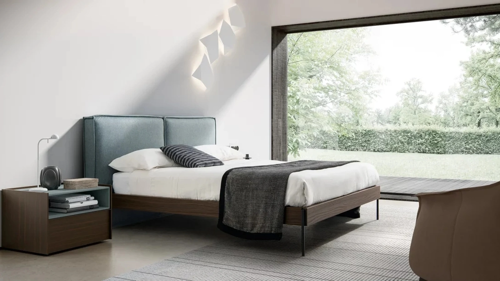 Letto matrimoniale con testiera in tessuto imbottito Cloud di Adok