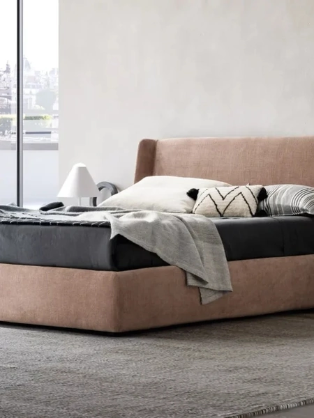 Letto matrimoniale in tessuto con testiera e contenitore Wave di Adok