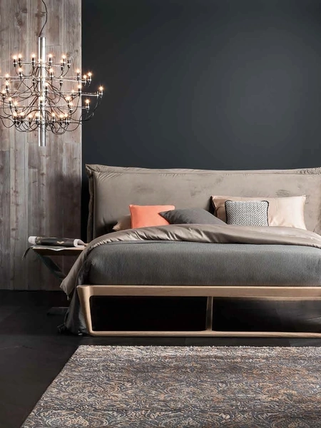 Letto in legno con testiera in tessuto Pegaso di Alta Corte