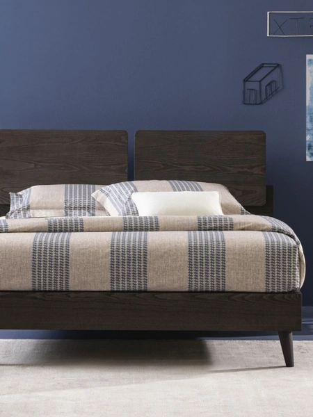 Letto in legno di Frassino con testiera Both di Oggioni