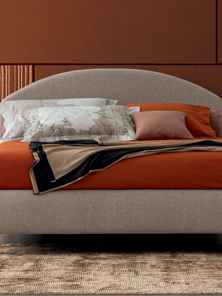 Letto in tessuto con testiera arrotondata Castle di Oggioni