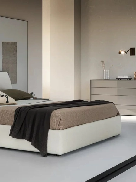 Letto matrimoniale dalle forme morbide in tessuto con testiera e contenitore Chloe di Adok