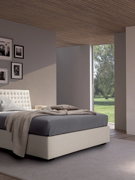 Letto in pelle Eden con testiera sagomata lavorazione capitonné di Confort Line