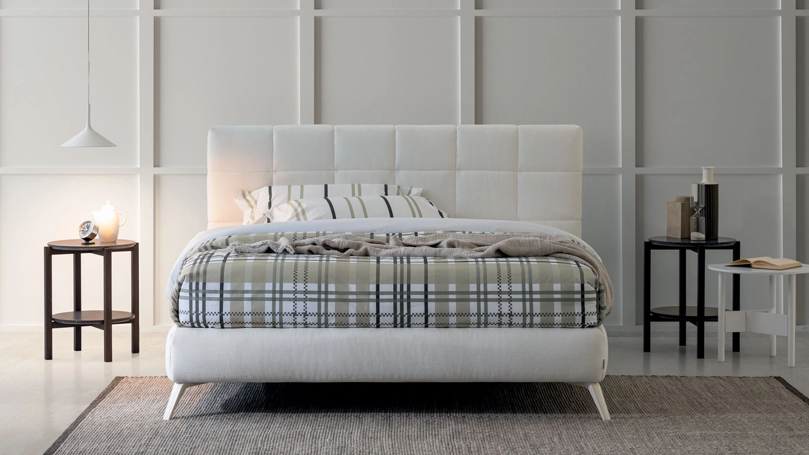 Letto in tessuto con testiera trapuntata Epic di Oggioni